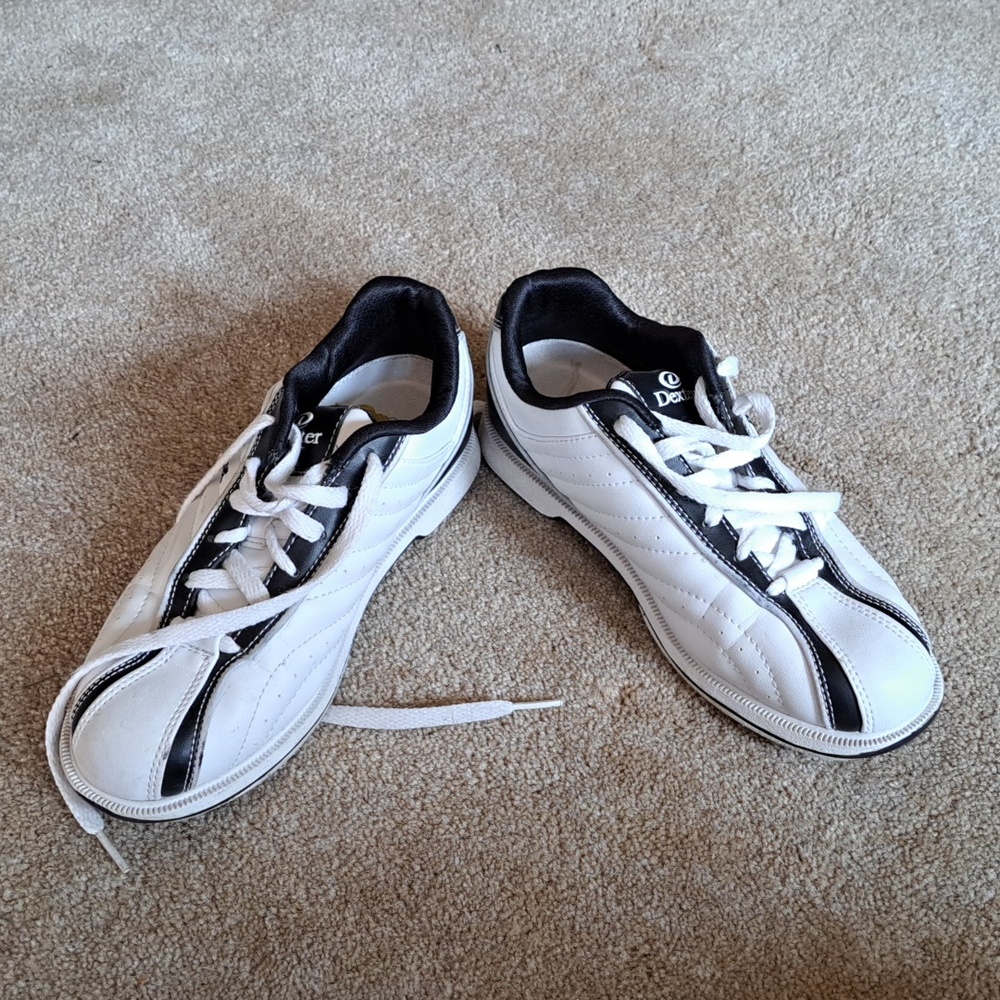 Women's / girls Dexter bowling shoes. Great condition
